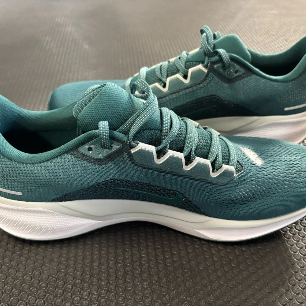 Nike Green Philadelphia Eagles Mesh Sneakers with White Swoosh - Picture 3 of 9